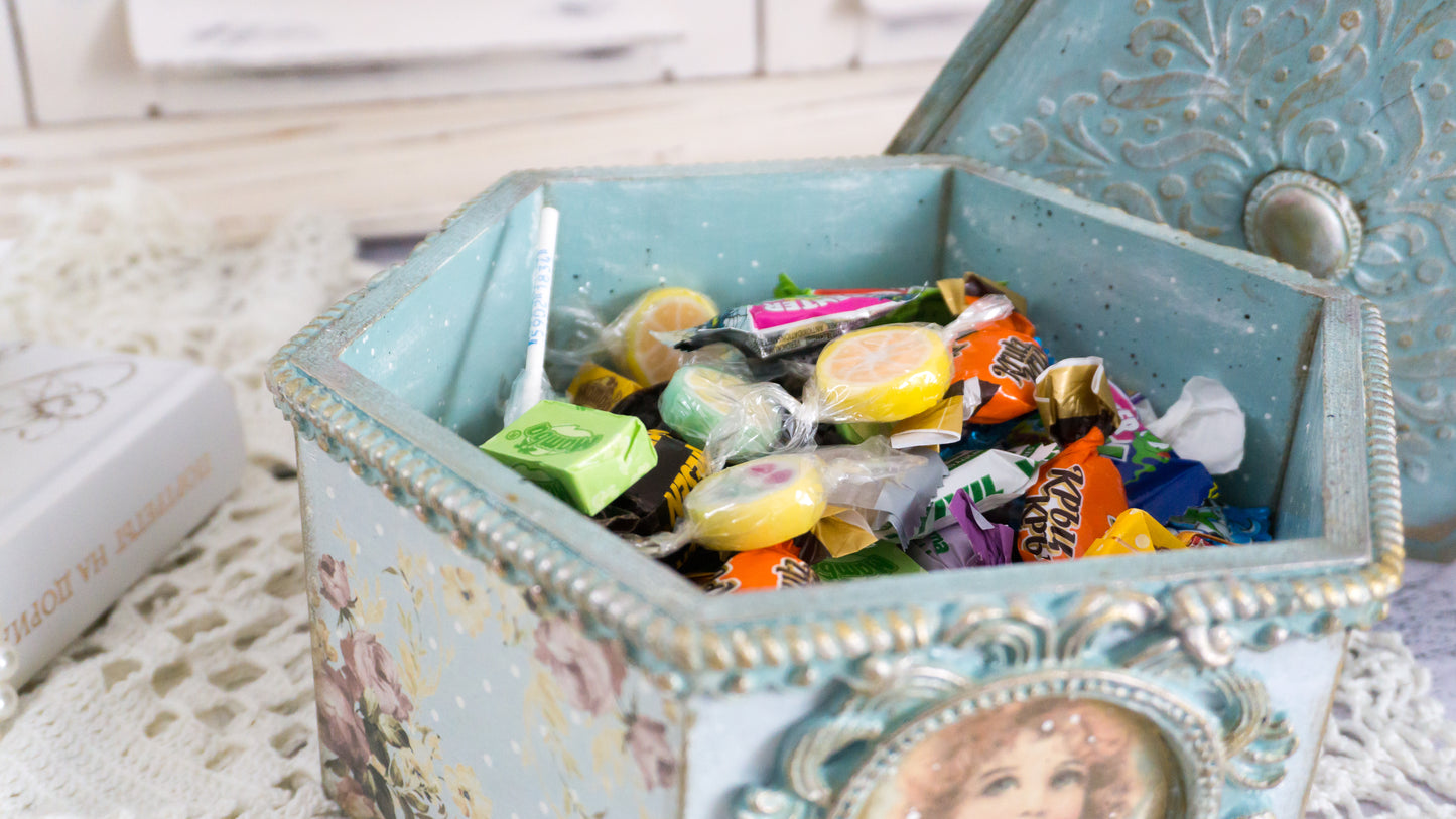 Candy storage box 'Lillian'