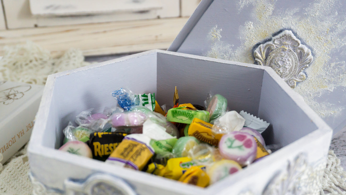 Candy storage box 'Bridget'